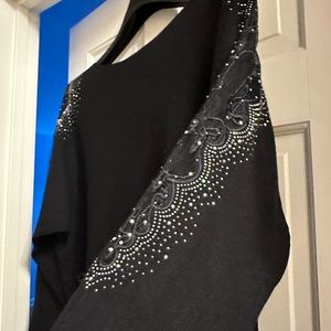 Tahari long sleeve knit shirt with detailed sleeves